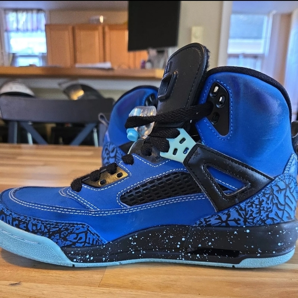 Size 5 youth womens 7- Jordan Spizike 2015 Soar  Blue and Black